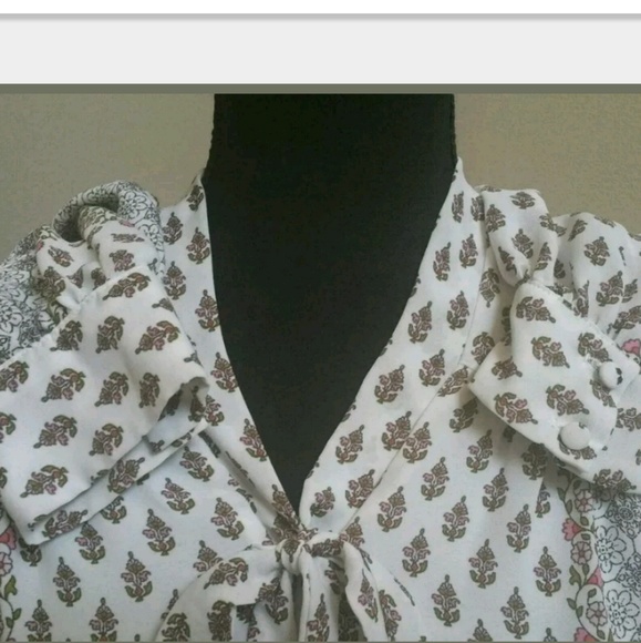 Mark and Spencer M&S Ivory Floral Blouse Tunic - Picture 3 of 7
